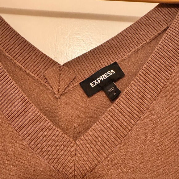 Express Women's Brown Sweater - Picture 2 of 4